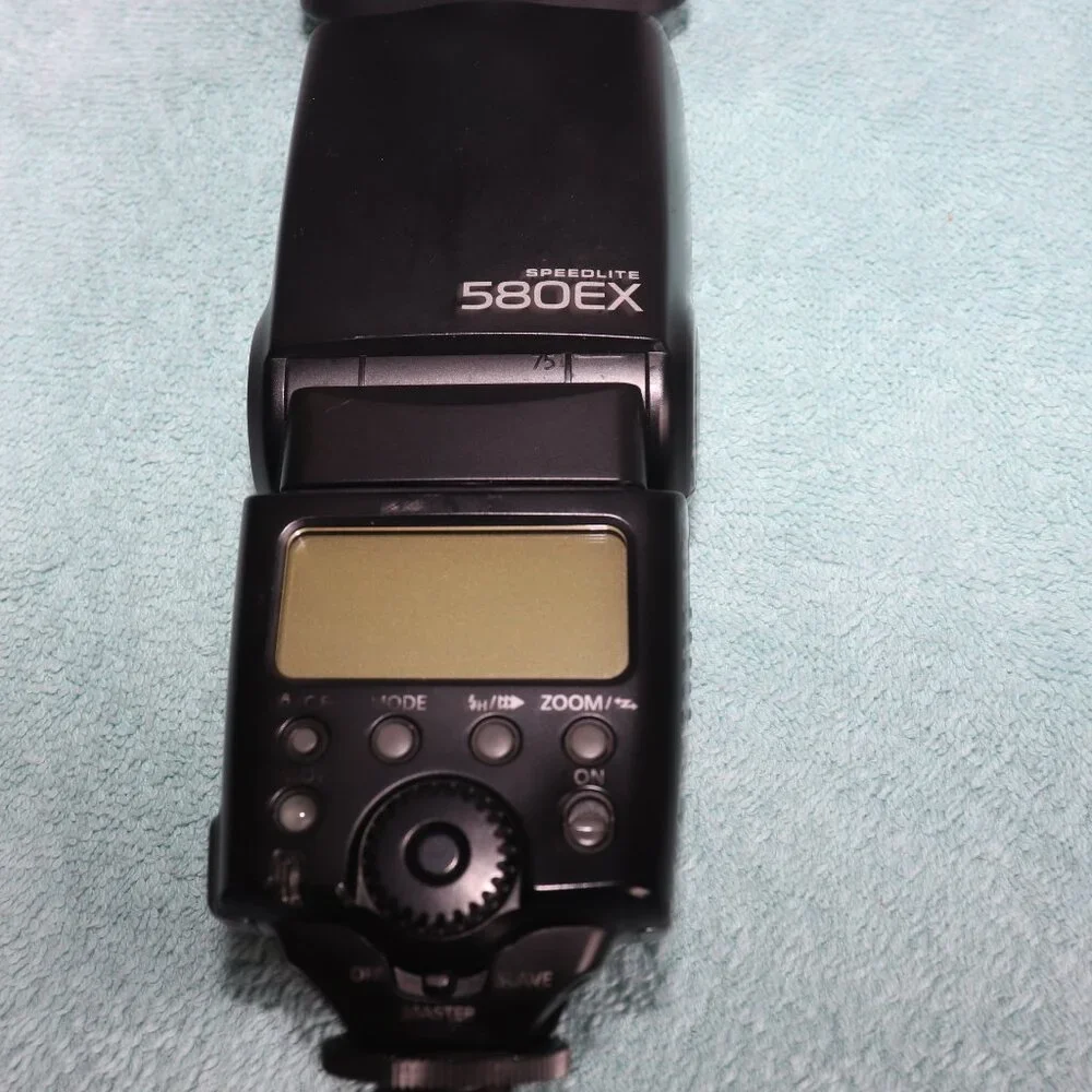 Canon Speedlite 580EX Shoe Mount Flash W/Case - AS-IS/For Parts Only